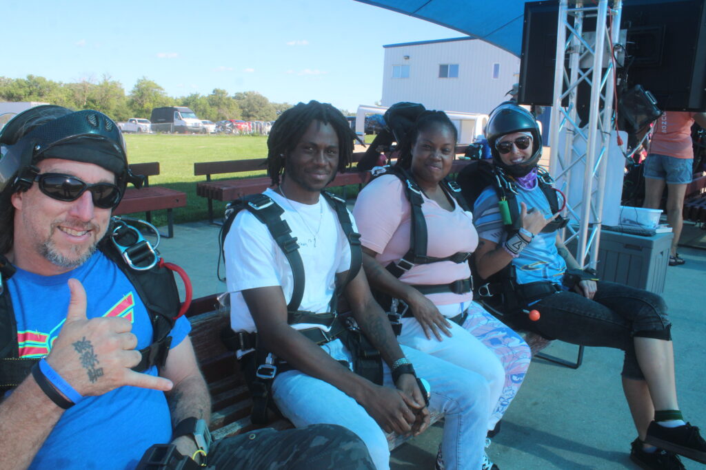 Wear comfortable clothes and sneakers to skydive